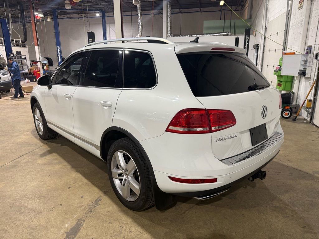 Used 2014 Volkswagen Touareg TDI image 4