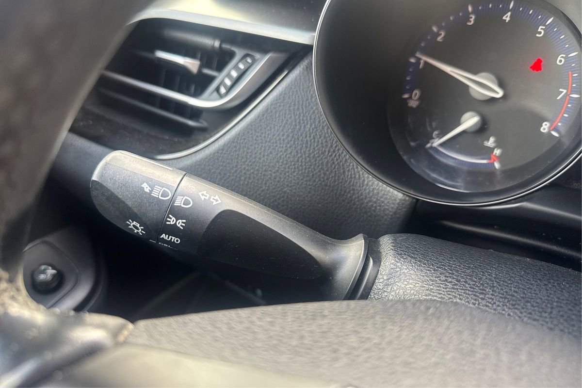 Used 2018 Toyota C-HR XLE image 16