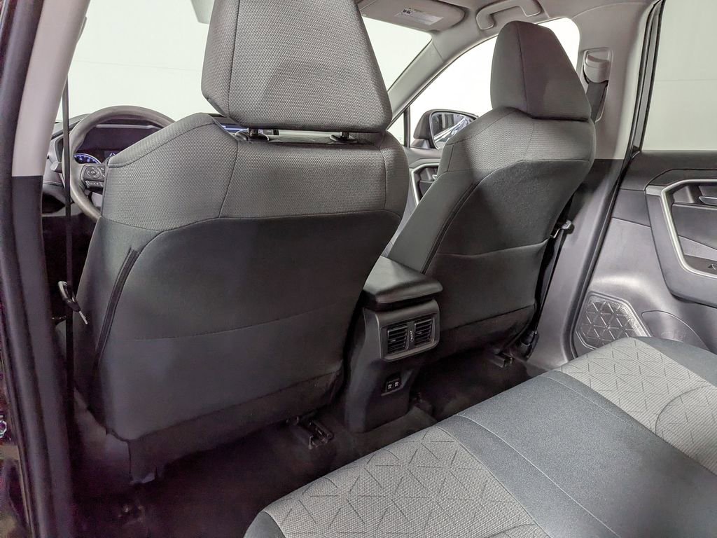 Used 2021 Toyota RAV4 XLE image 40