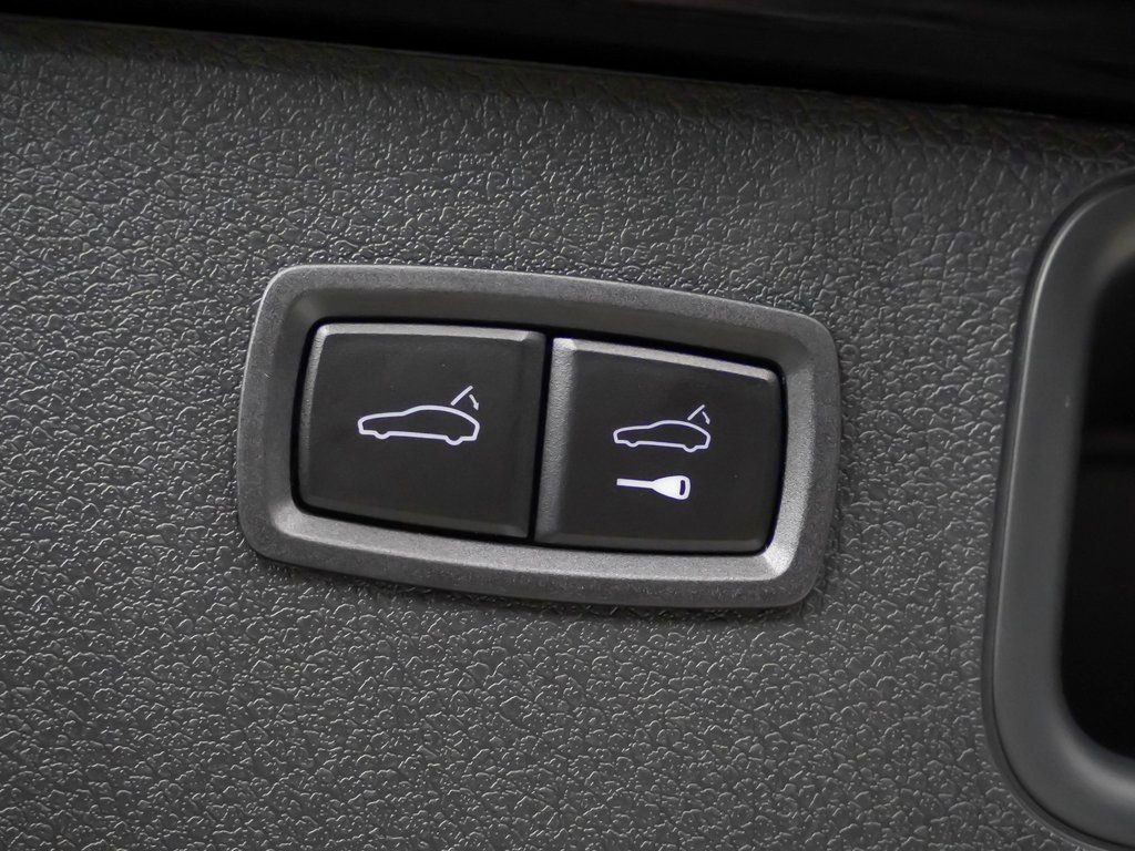 Used 2025 Porsche Macan image 14