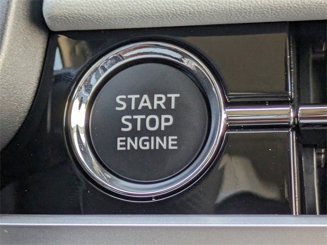 New 2025 Mitsubishi Outlander SE image 31