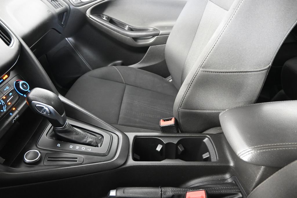 Used 2017 Ford Focus SE FWD image 30