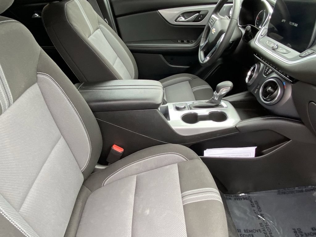 Used 2025 Chevrolet Blazer LT FWD image 16