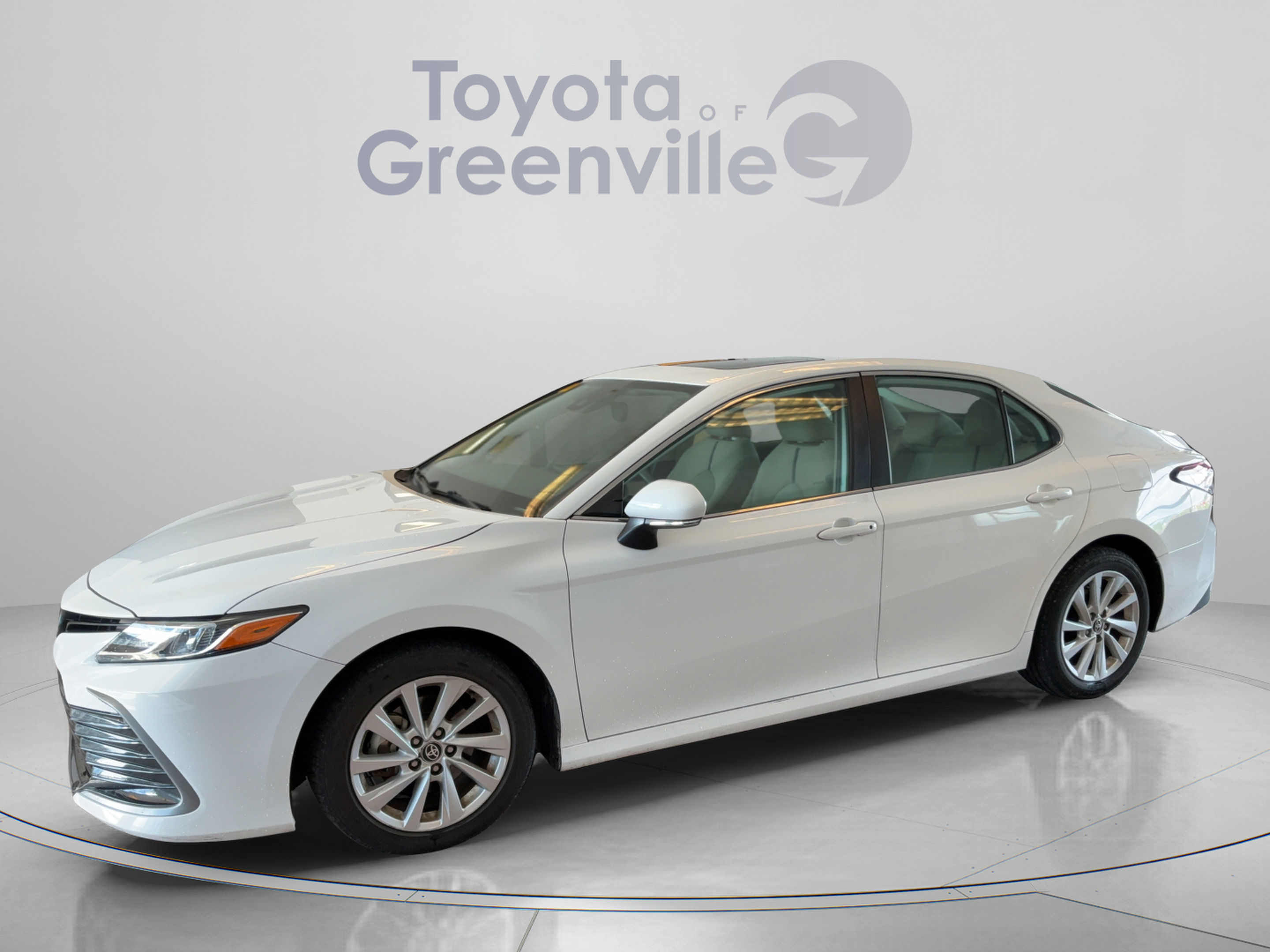 Used 2024 Toyota Camry LE w/ Convenience Package FWD image 2