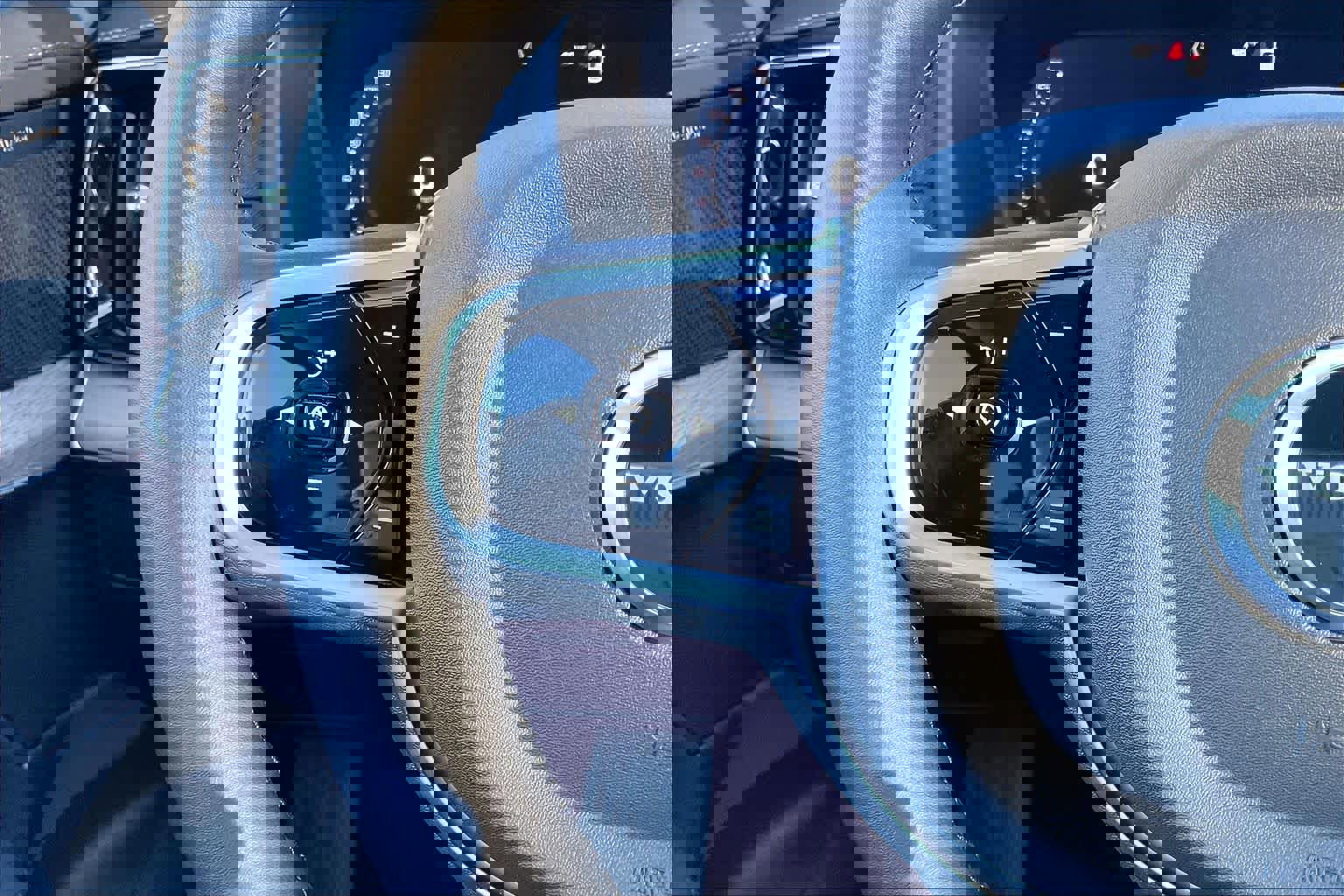 New 2026 Volvo XC90 B5 Plus w/ Protection Package image 17