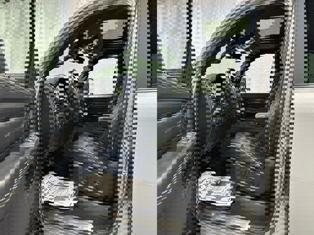 Used 2024 RAM 2500 Limited image 10