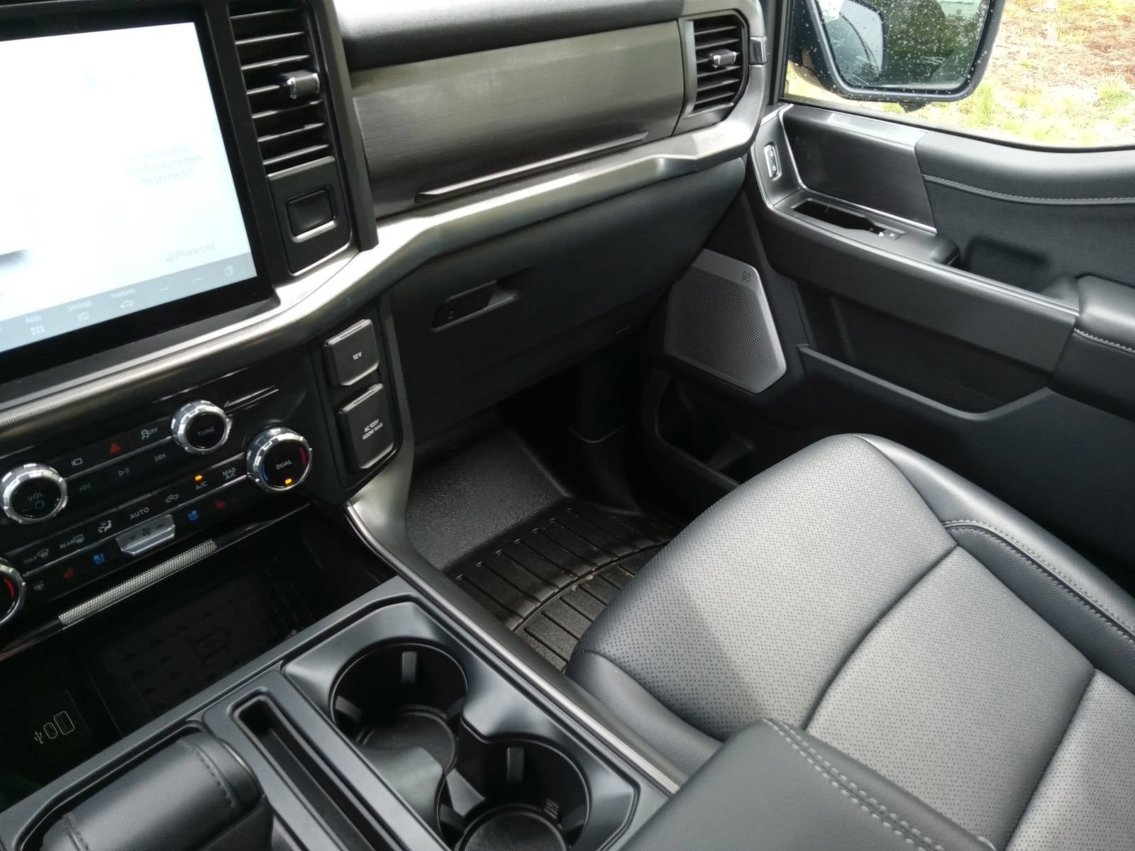 Used 2025 Ford F150 Lariat w/ Equipment Group 502A High AWD/4WD image 24