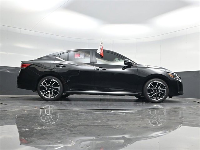 Used 2025 Nissan Sentra SR w/ SR Premium Package image 48