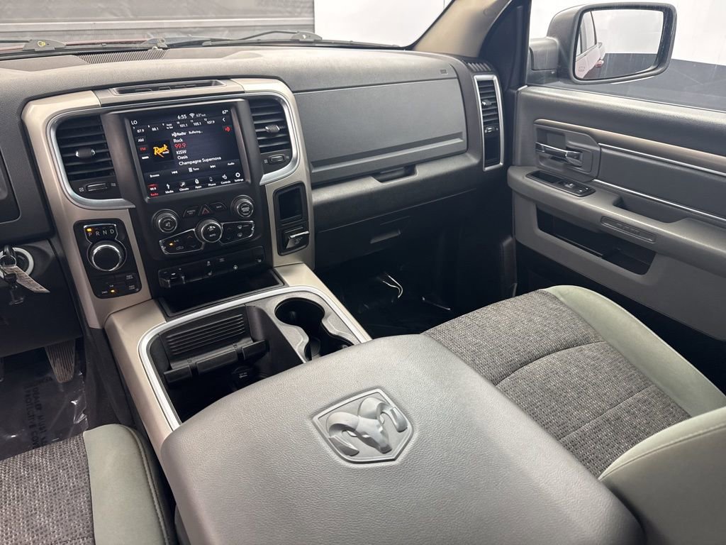 Used 2019 RAM 1500 Classic SLT w/ SLT Plus D￩cor Group AWD/4WD image 10