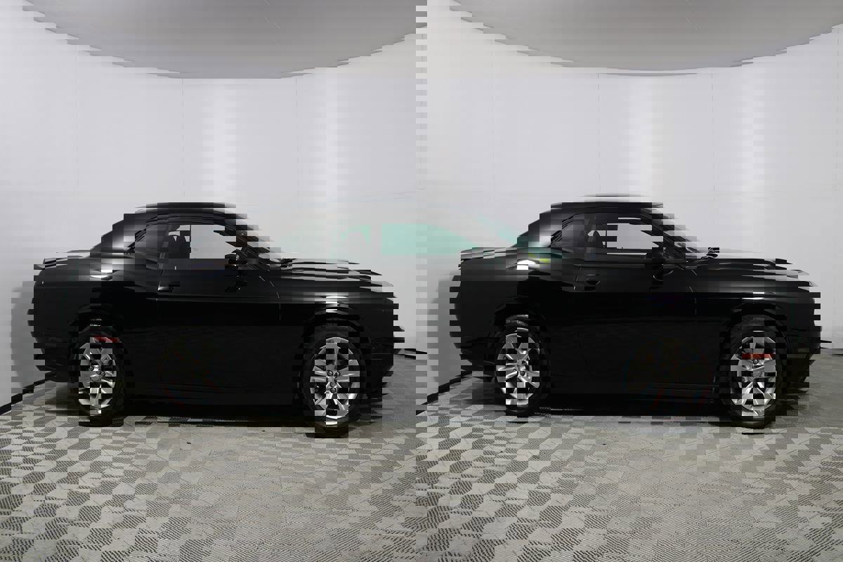 Used 2021 Dodge Challenger SXT image 31