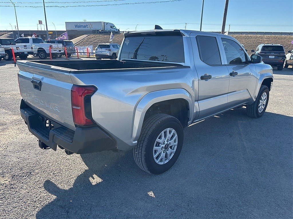 Used 2025 Toyota Tacoma SR image 5