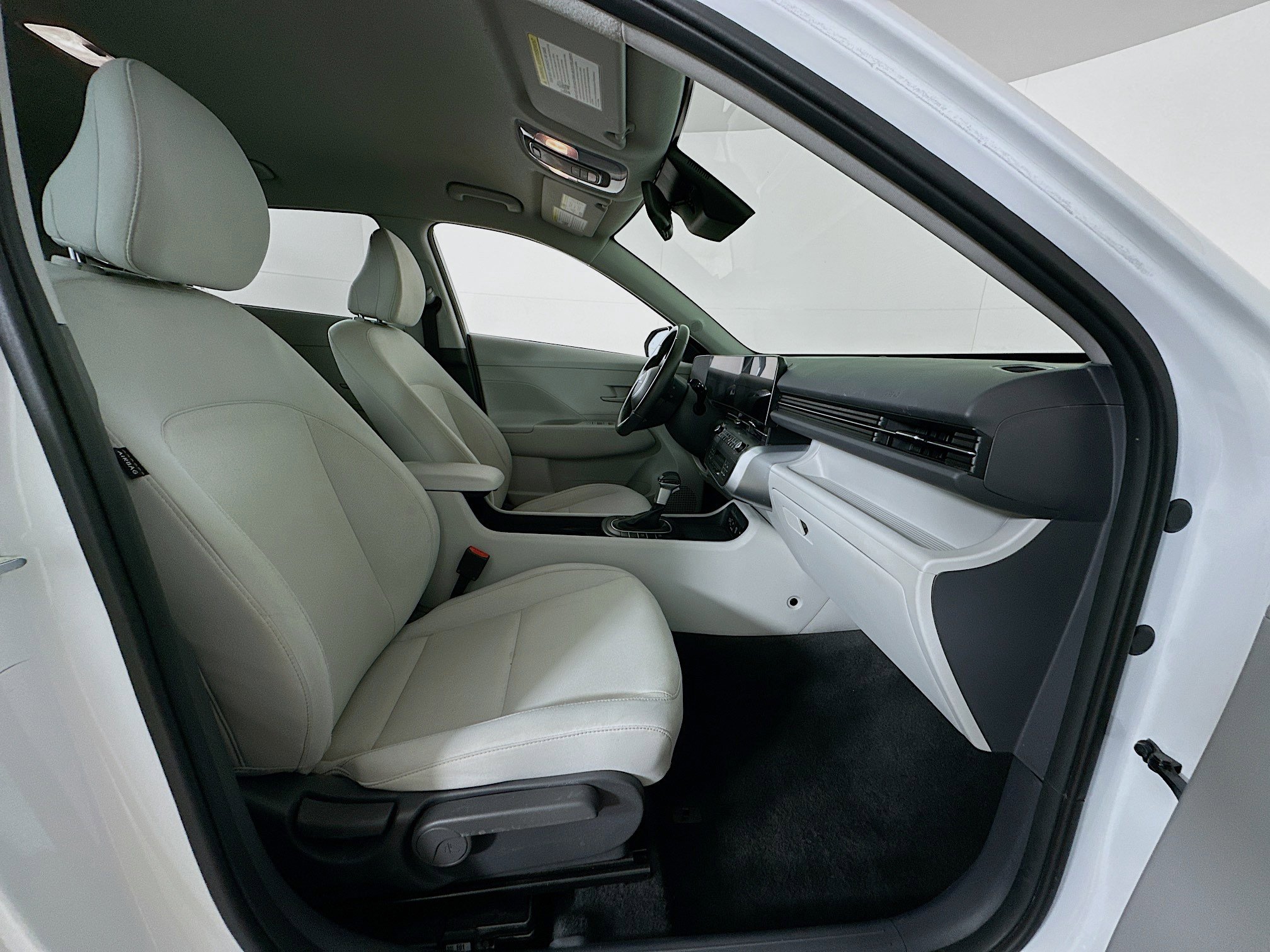 Used 2024 Hyundai Kona SEL image 29