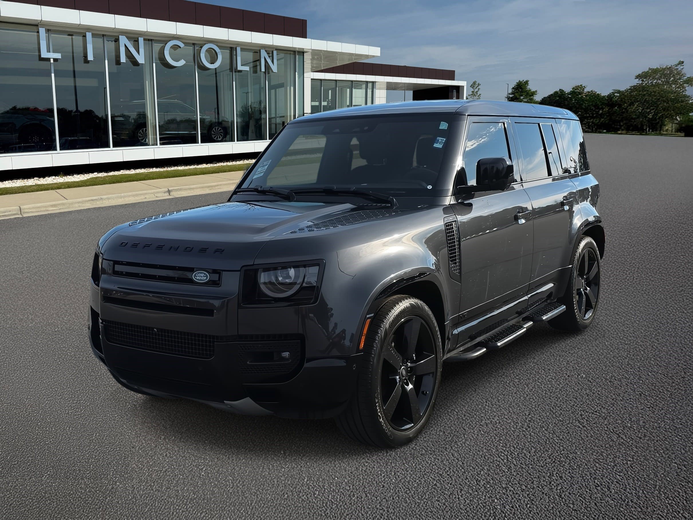 Used 2023 Land Rover Defender 110 V8 image 1