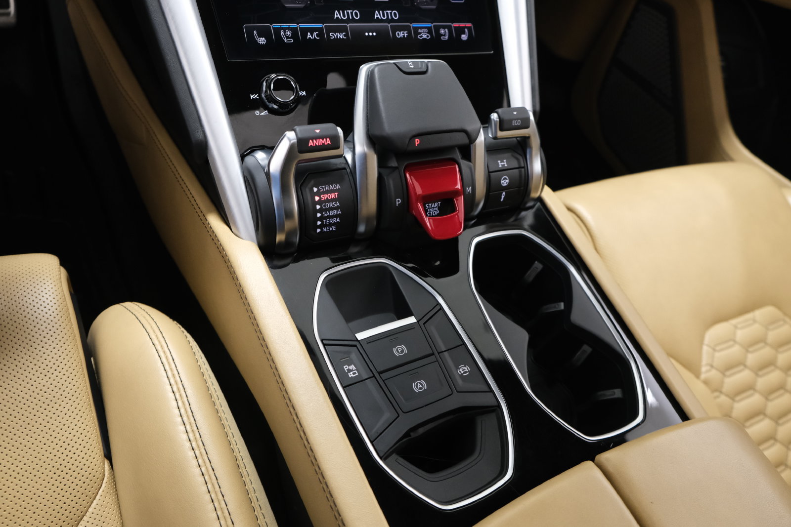 Used 2020 Lamborghini Urus AWD/4WD image 23