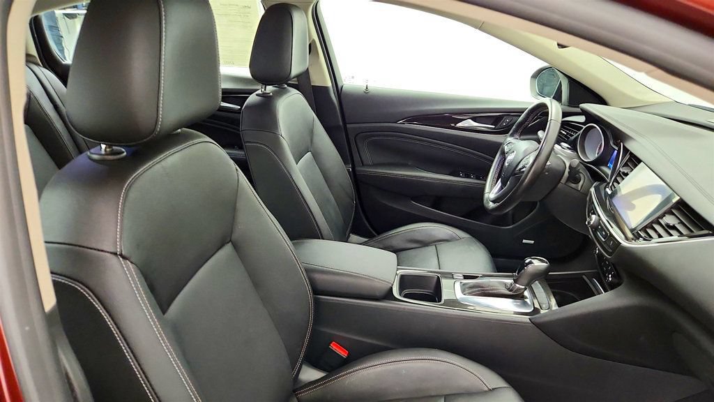 Used 2018 Buick Regal Essence w/ Driver Confidence Package #1 FWD image 21