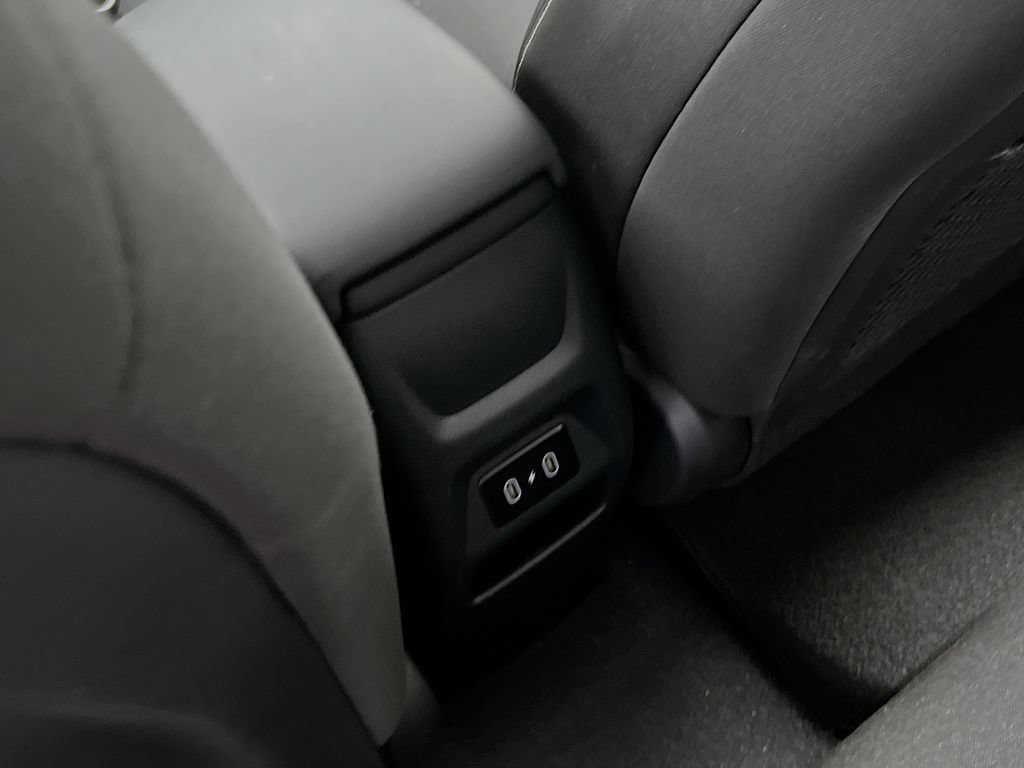 Certified 2025 Hyundai Venue SEL FWD image 23
