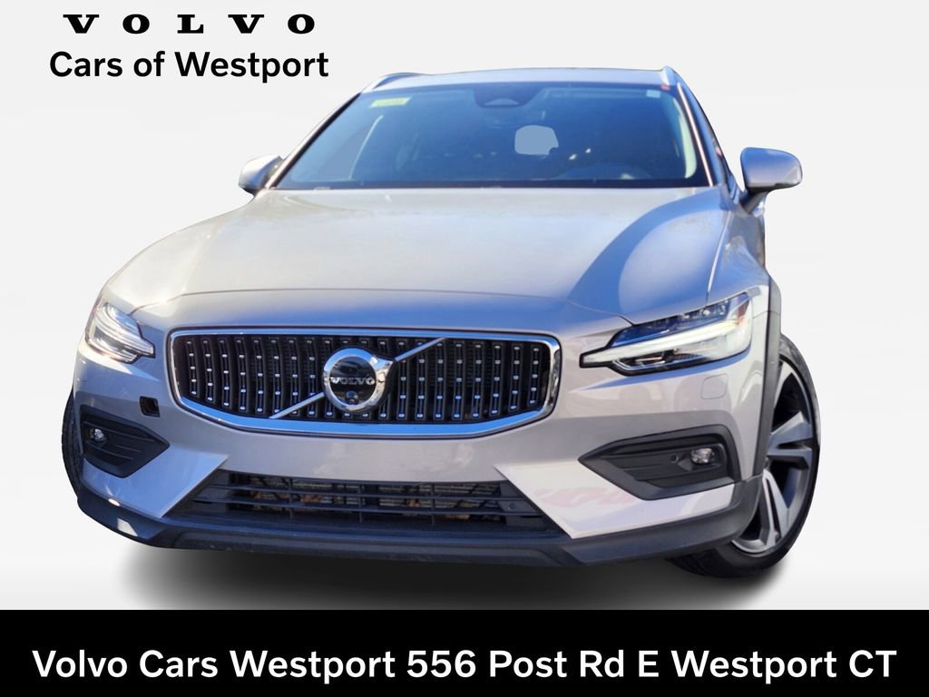 Certified 2025 Volvo V60 B5 Cross Country Plus image 1