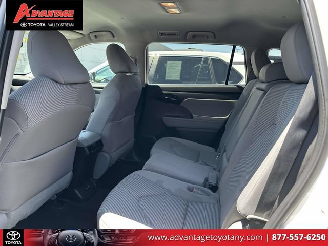 Used 2023 Toyota Highlander LE AWD/4WD image 14