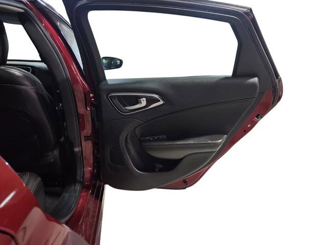 Used 2017 Chrysler 200 Limited Platinum w/ Comfort & Convenience Group image 16