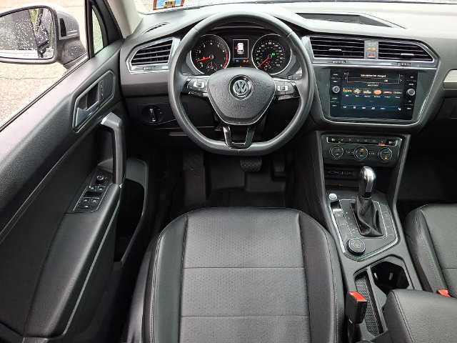 Used 2020 Volkswagen Tiguan SE AWD/4WD image 12