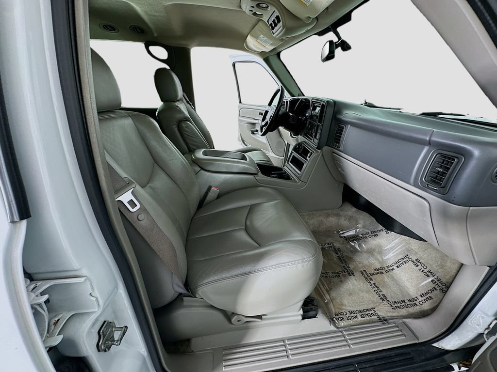 Used 2006 Chevrolet Suburban LS w/ Smart Select Package RWD image 24
