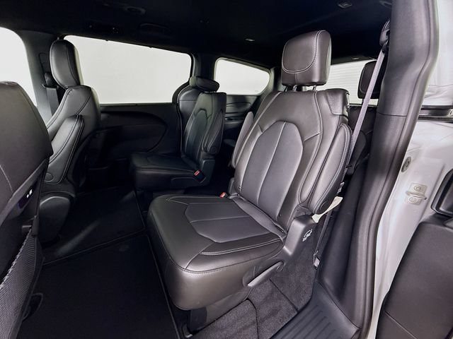 New 2027 Chrysler Pacifica Select FWD image 23