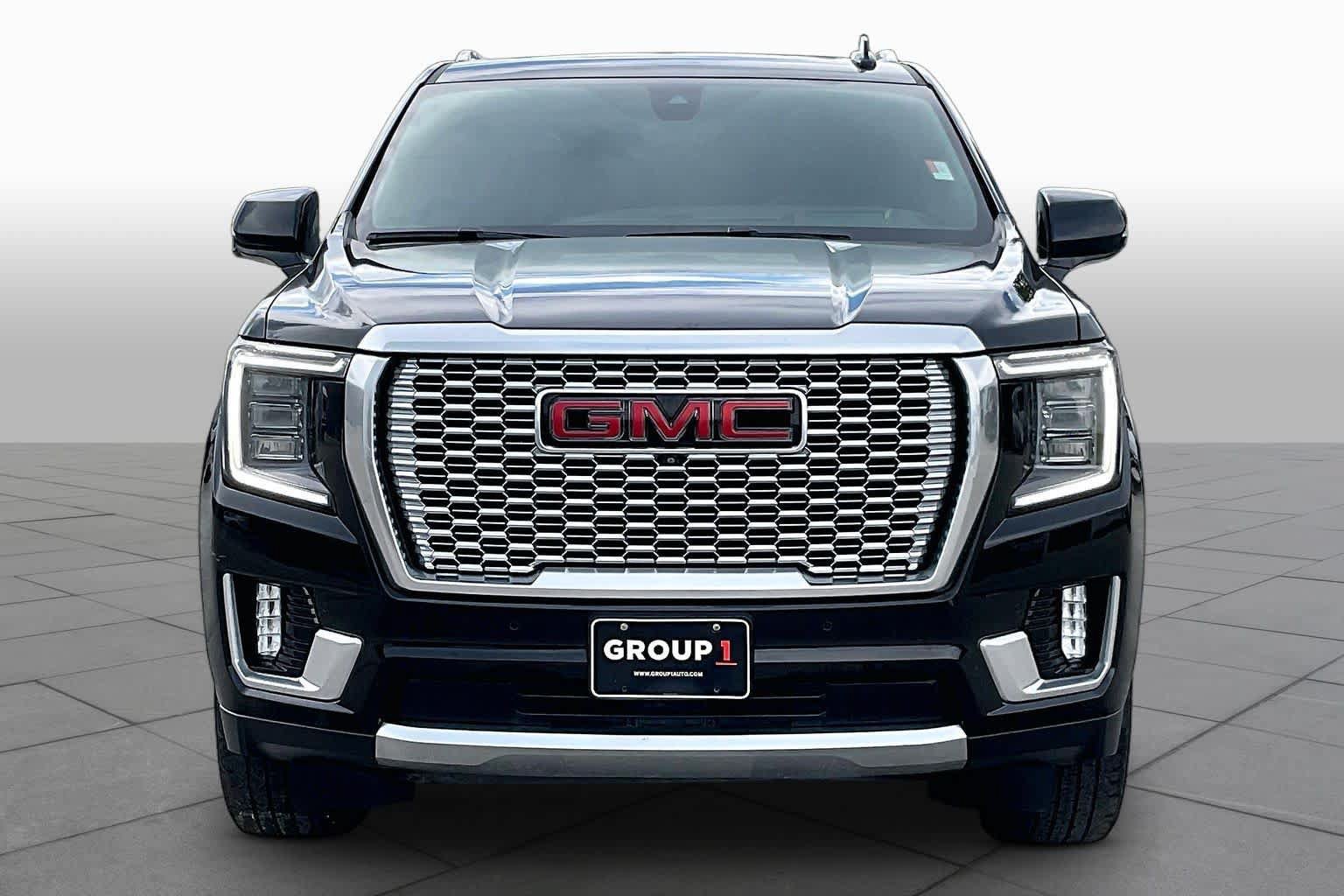 Used 2021 GMC Yukon XL Denali w/ Denali Premium Package AWD/4WD image 4