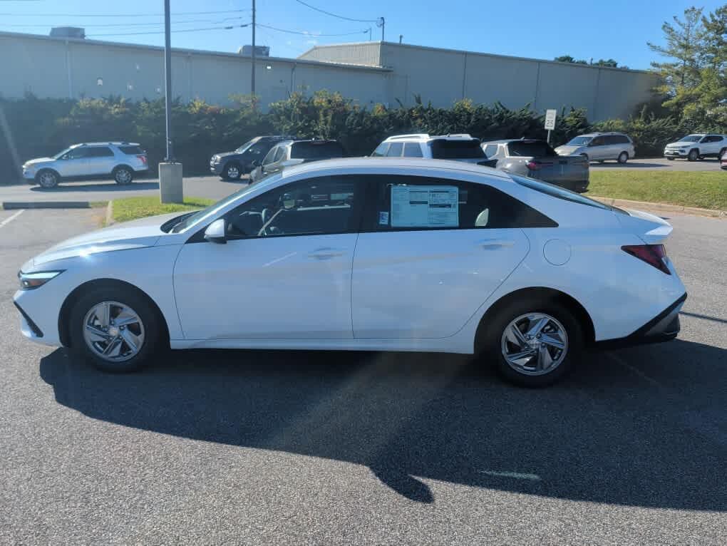 New 2026 Hyundai Elantra SE FWD image 11
