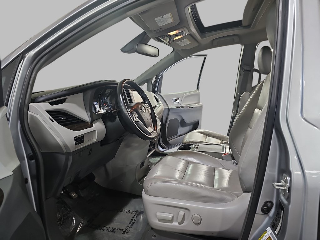 Used 2018 Toyota Sienna XLE Premium AWD/4WD image 21