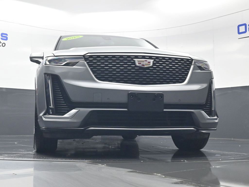 Used 2025 Cadillac XT6 Premium Luxury image 39