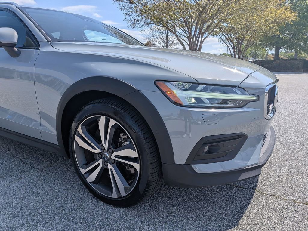 Used 2025 Volvo V60 B5 Cross Country Plus AWD/4WD image 10