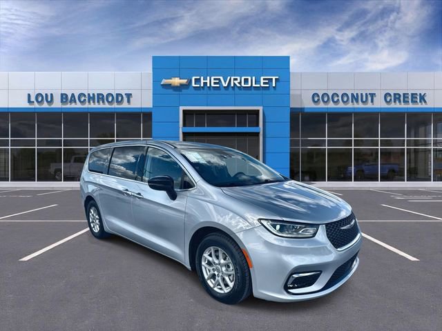 Used 2024 Chrysler Pacifica Touring-L