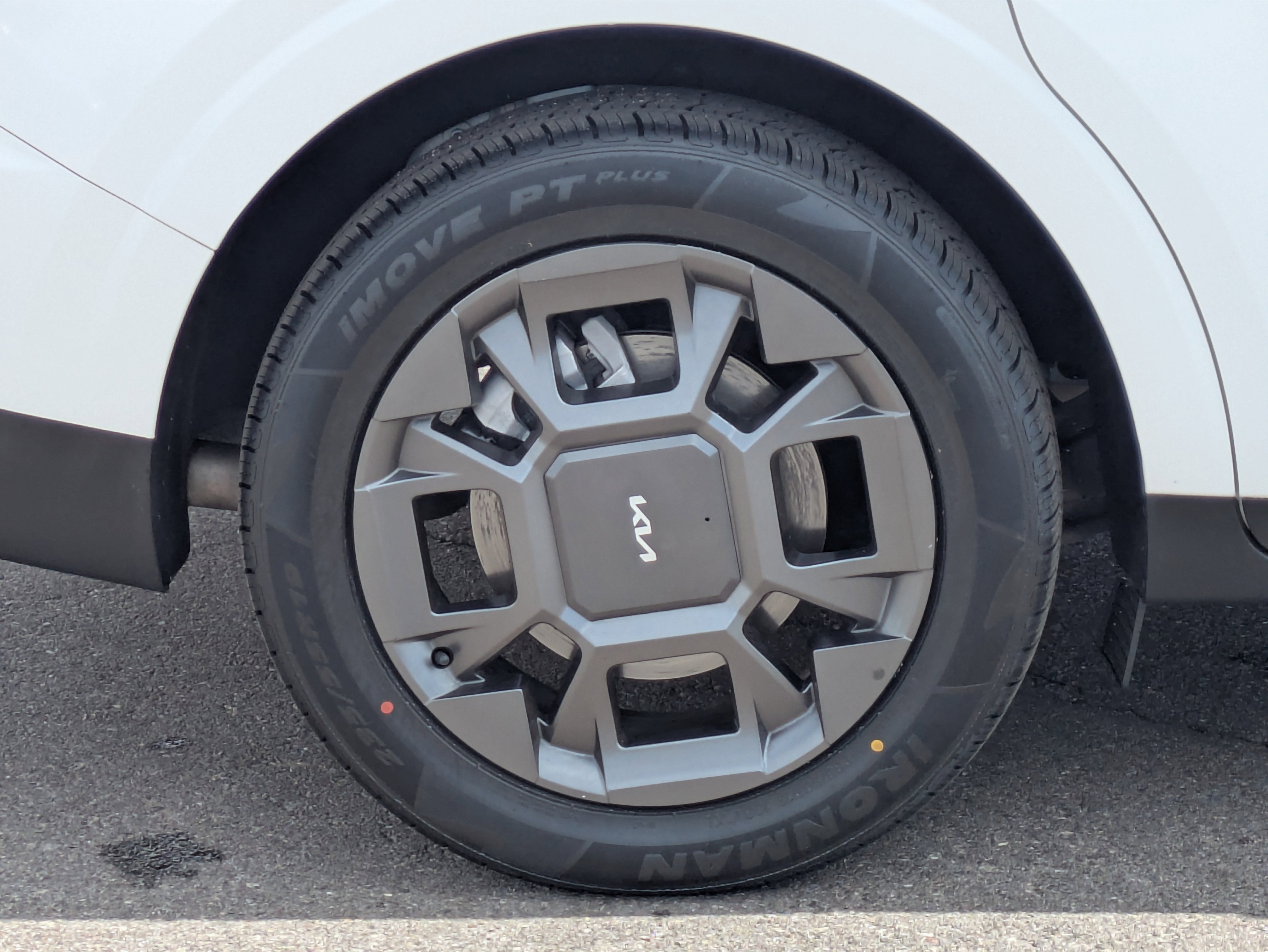 Certified 2025 Kia Carnival EX image 9