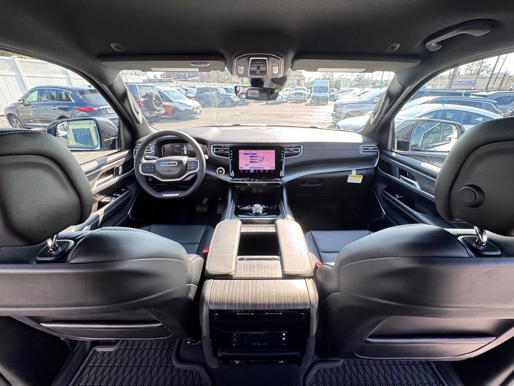 Used 2024 Jeep Wagoneer L Series II w/ Flexible Seating Group RWD image 23