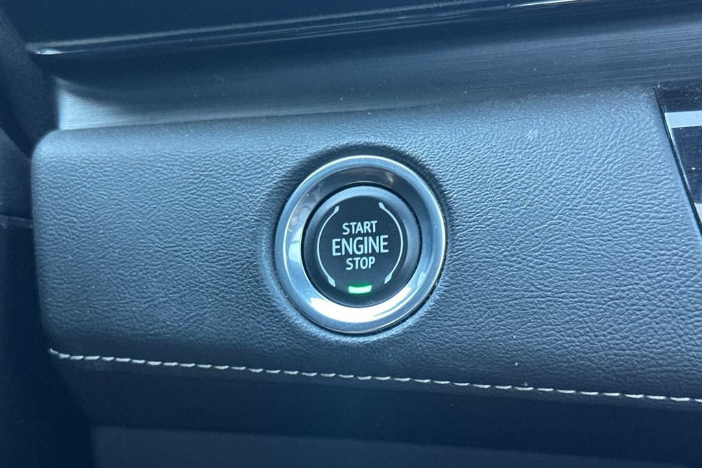 Certified 2021 Cadillac Escalade ESV Premium Luxury w/ Driver Assist Tech Package AWD/4WD image 33