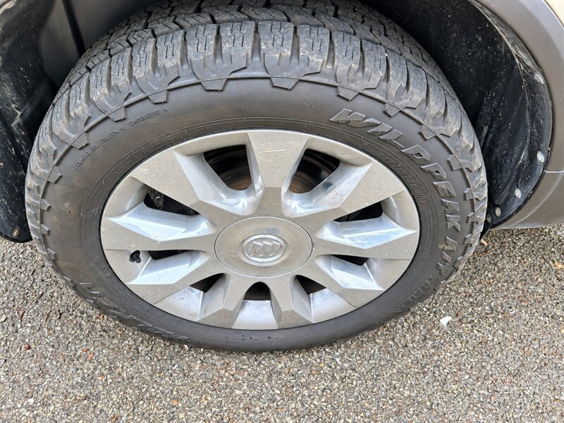 Used 2010 Buick Enclave CXL w/ Trailering Provision Package AWD/4WD image 27