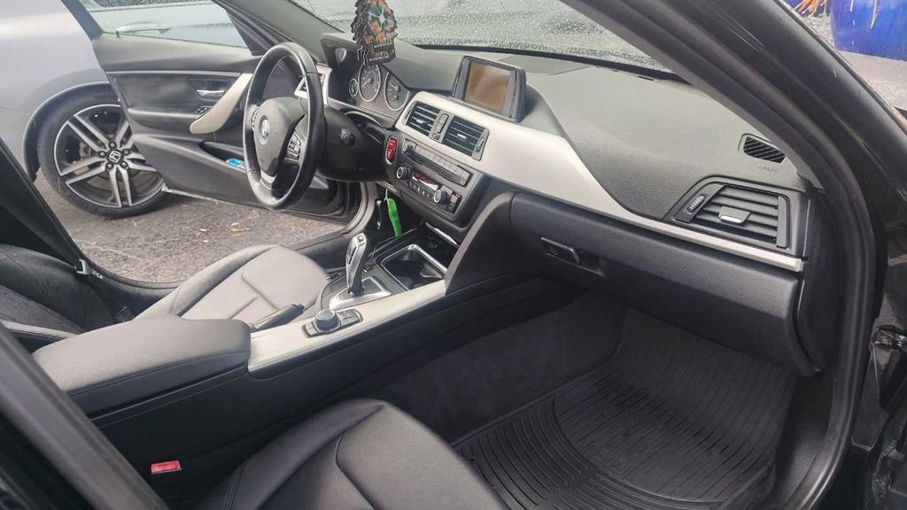 Used 2015 BMW 320i Sedan image 3