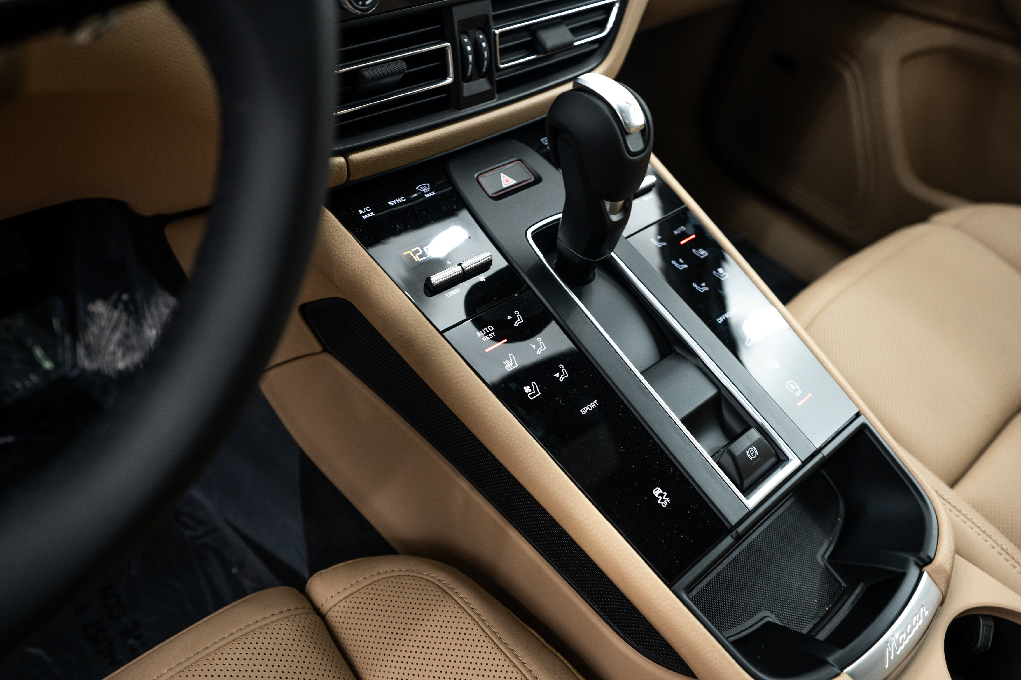 Certified 2025 Porsche Macan image 15