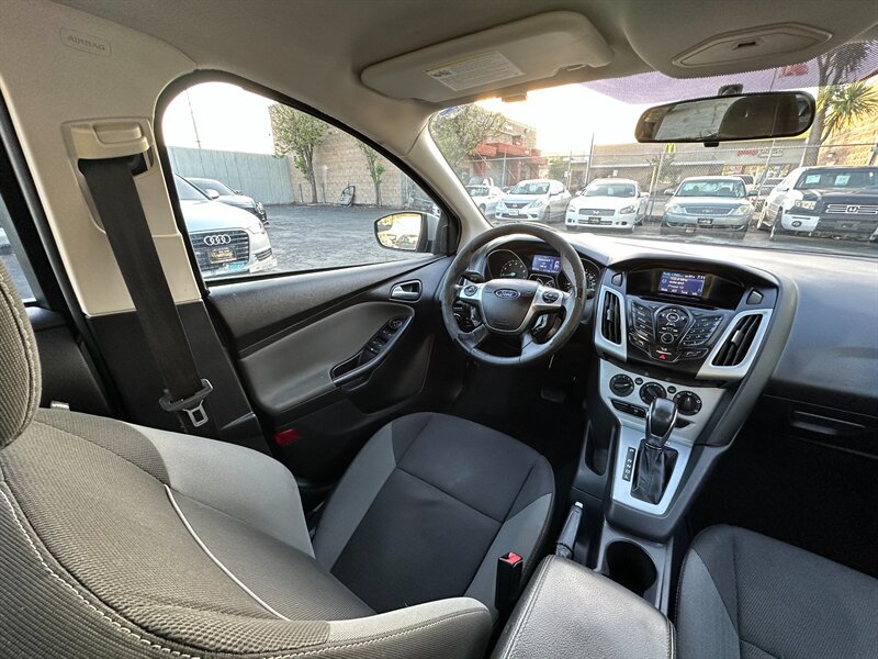Used 2012 Ford Focus SE FWD image 14