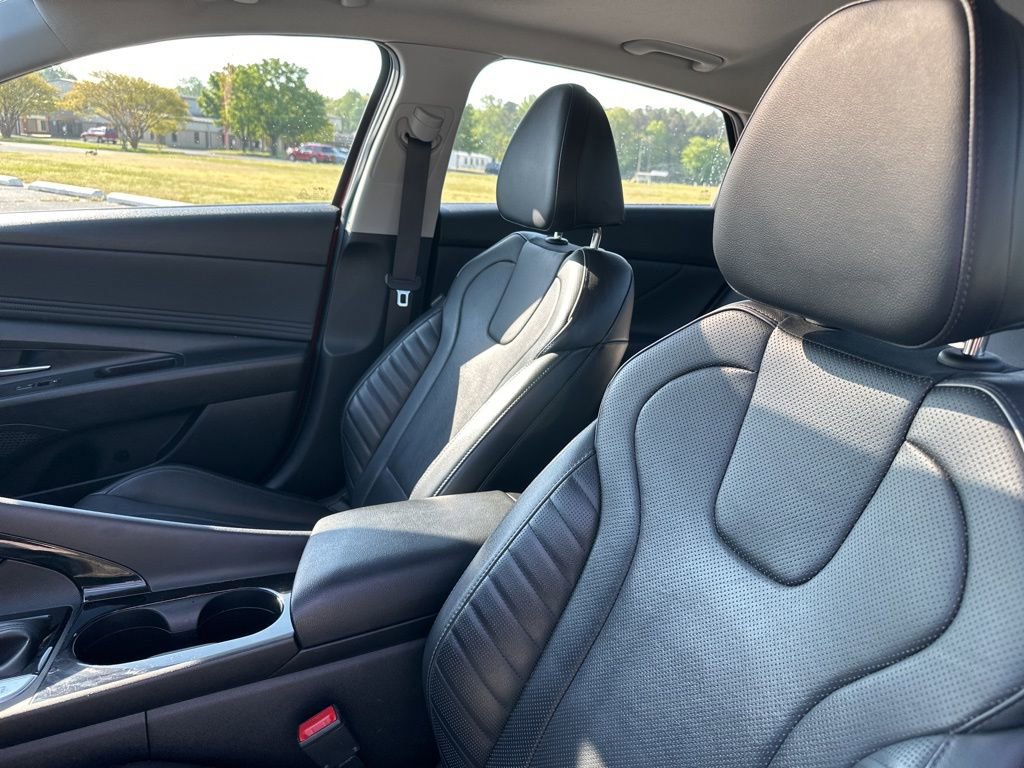 Used 2022 Hyundai Elantra Limited w/ Cargo Package FWD image 10