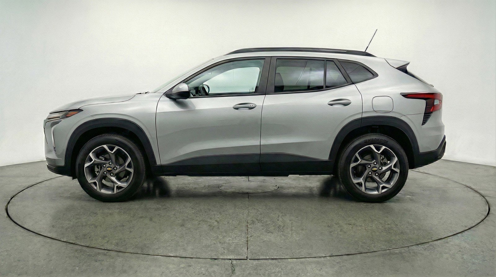 Used 2025 Chevrolet Trax LT w/ LT Convenience Package image 5