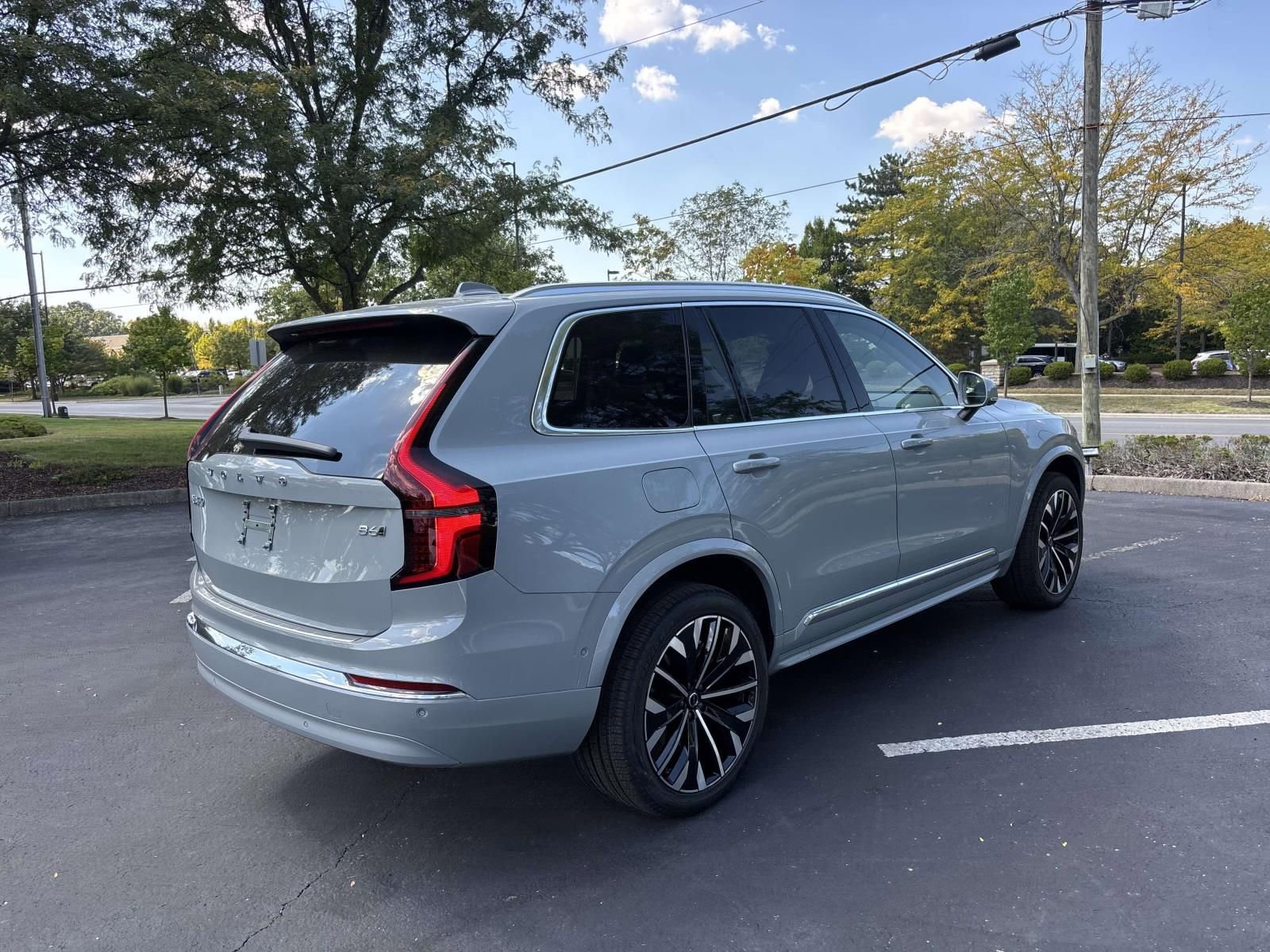 New 2026 Volvo XC90 B6 Plus w/ Protection Package Premier image 7