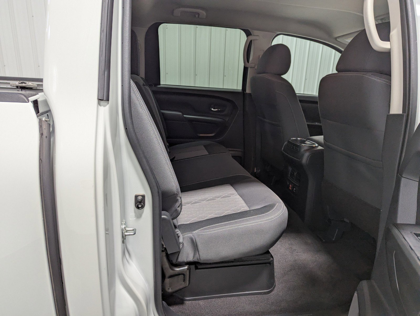 Used 2024 Nissan Titan SV w/ SV Convenience Package image 25