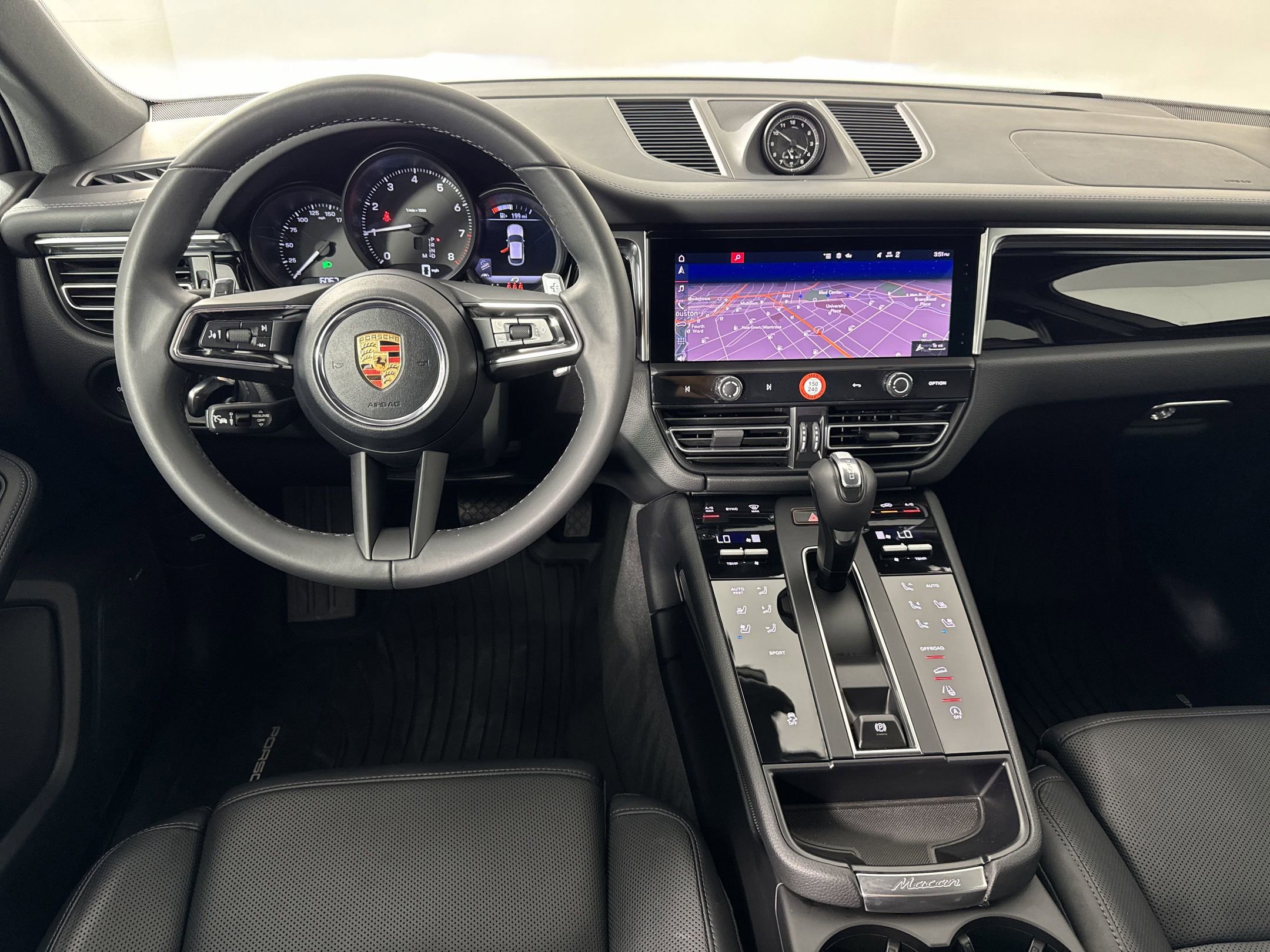 Certified 2025 Porsche Macan image 27
