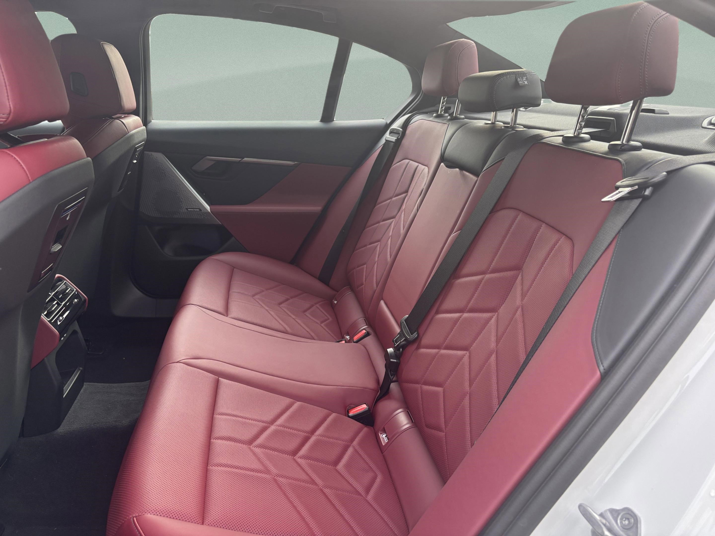 Used 2025 BMW 540i xDrive image 27