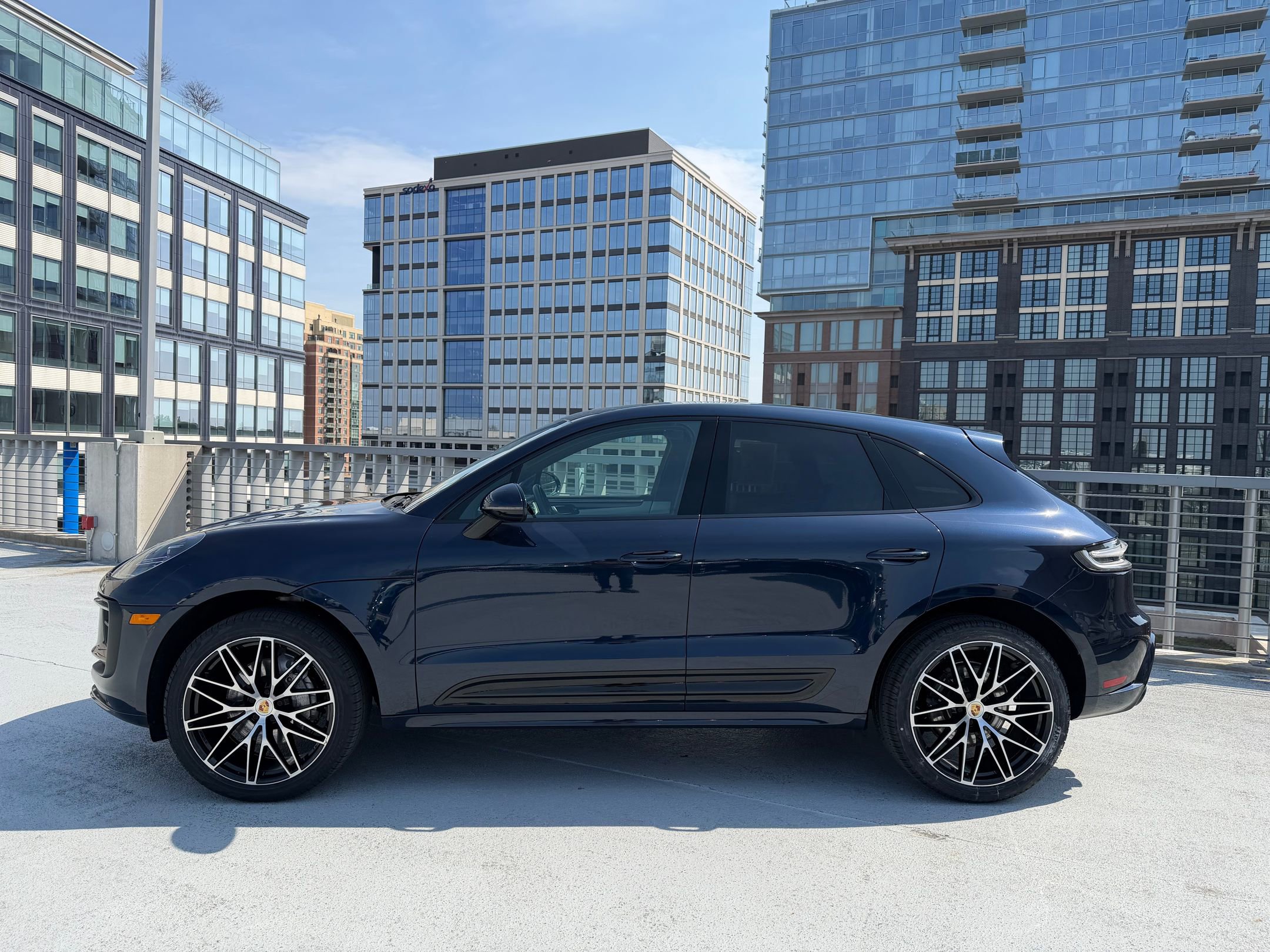 Used 2023 Porsche Macan Turbo image 2