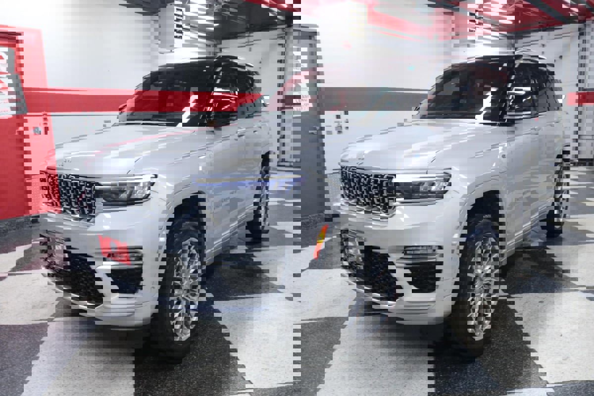 Used 2022 Jeep Grand Cherokee Summit w/ Advanced Protech Group IV image 5