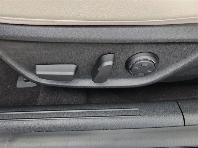 Used 2024 Genesis G70 2.5T image 16