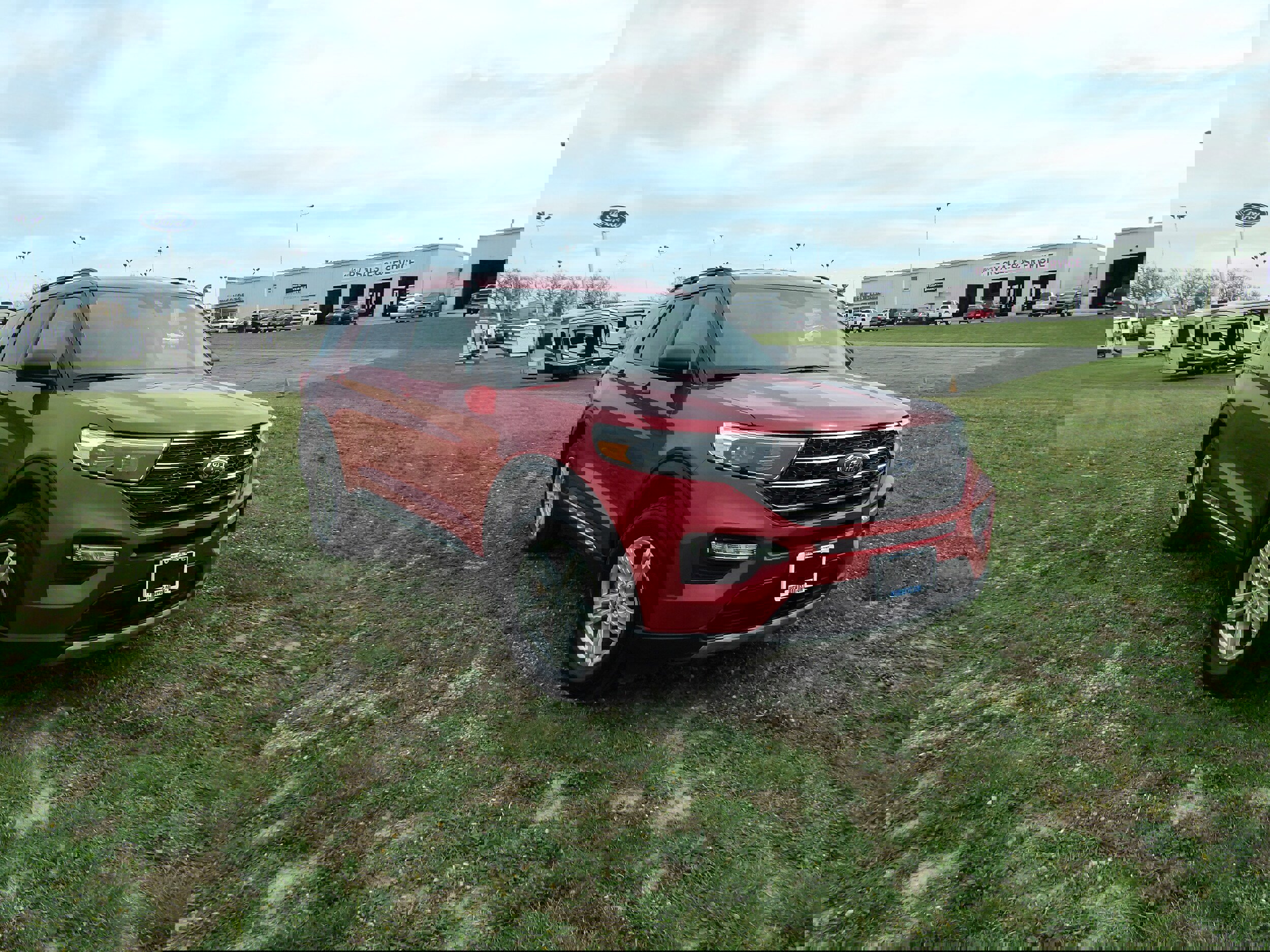 Used 2021 Ford Explorer XLT w/ Equipment Group 202A image 4