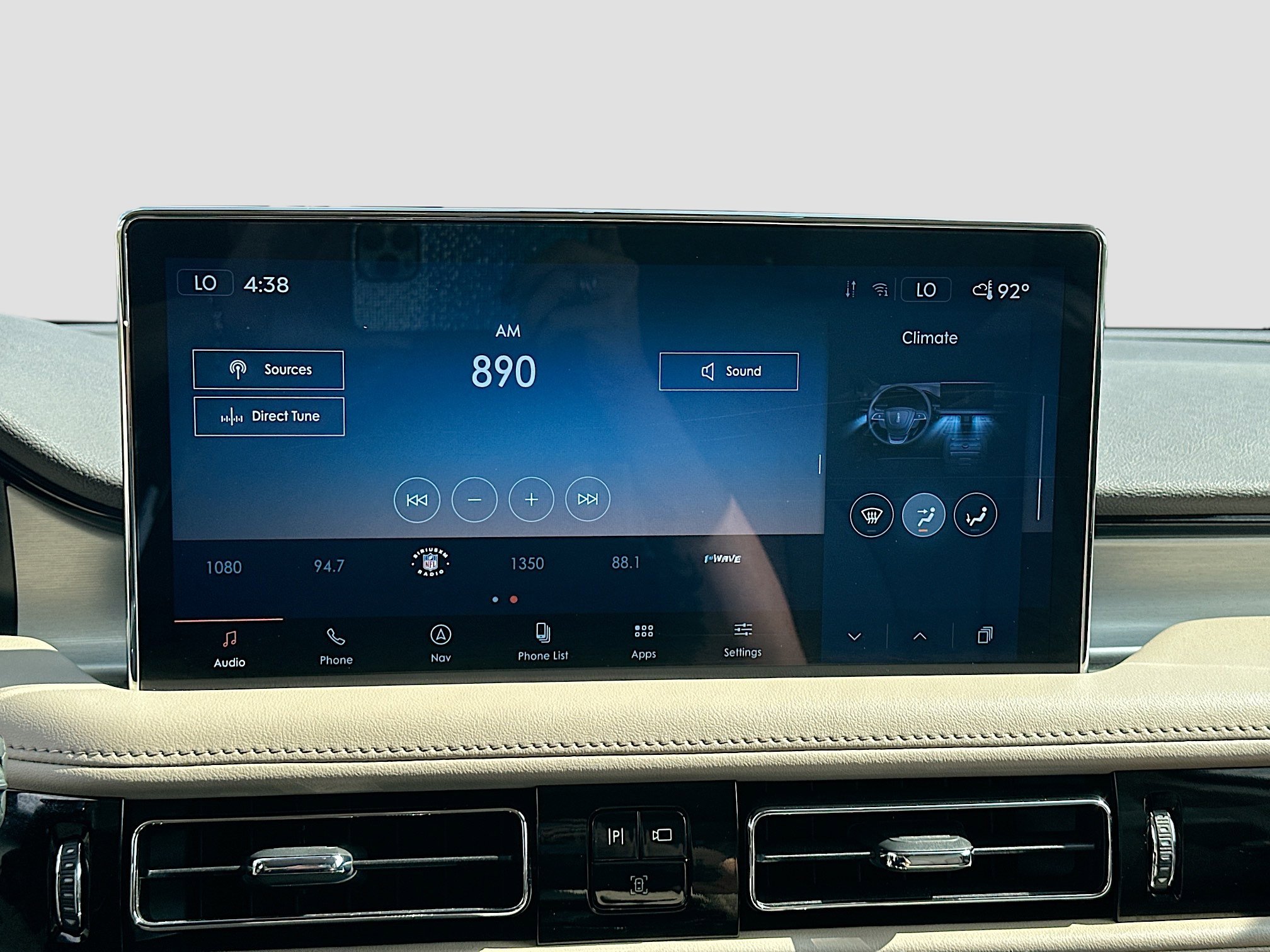 Used 2022 Lincoln Nautilus FWD w/ Premium Package image 15